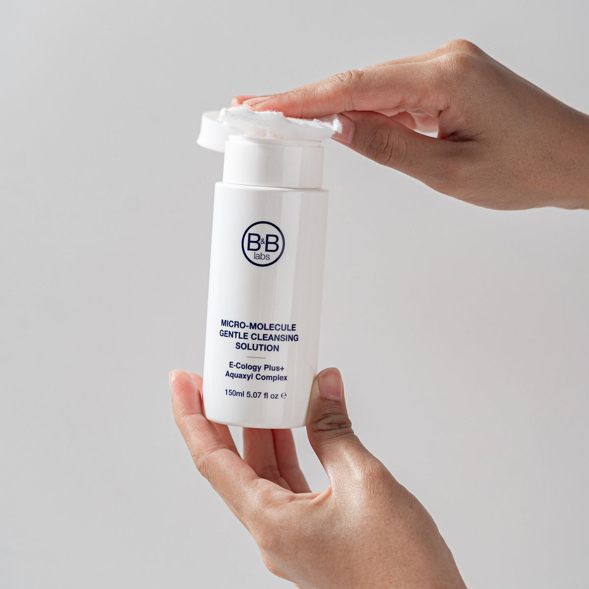 Micro-Molecule Gentle Cleansing Solution